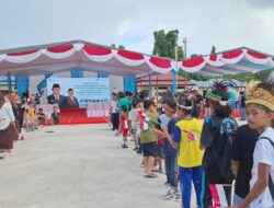 Ratusan Siswa Gelar Gladi Resik Sambut Kedatangan Mendikdasmen di Teluk Bintuni