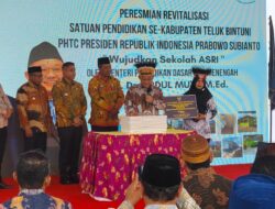 Menteri Abdul Mu’ti Resmikan Program Revitalisasi Sekolah di Teluk Bintuni